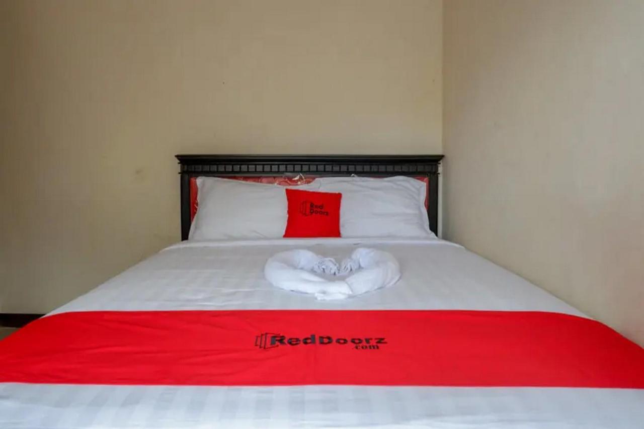 Отель Reddoorz At Makale Tana Toraja Экстерьер фото